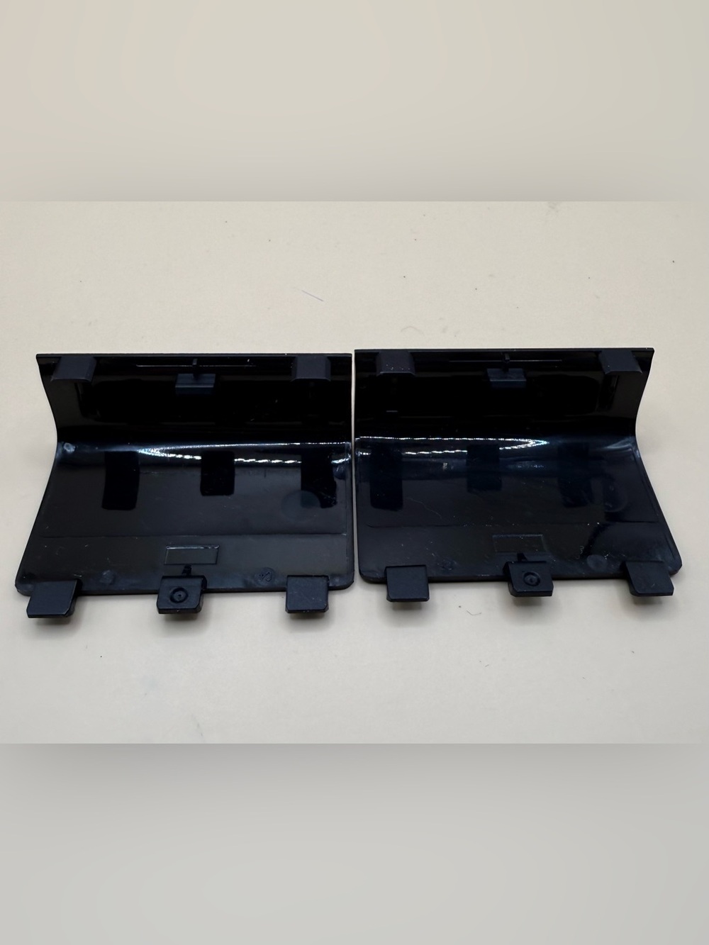 Xbox Lot 2 OEM Black Battery Covers Doors For Xbox One Series X S Controller - Picture 2 of 4